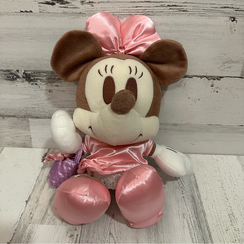 Rare Disney Sega 2005 Japan Fun Fan Amuse Minnie Mouse Plush